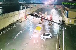 Rajasthan: दिल्ली-मुंबई एक्सप्रेसवे पर चलती कार से विवाहिता को फेंका, गंभीर हालत
में अस्पताल में भर्ती - image
