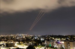 Israel-Iran War: ईरान के मिसाइल अटैक से इज़रायल में हड़कंप, 10 लोगों की मौत और 200
से ज़्यादा घायल - image