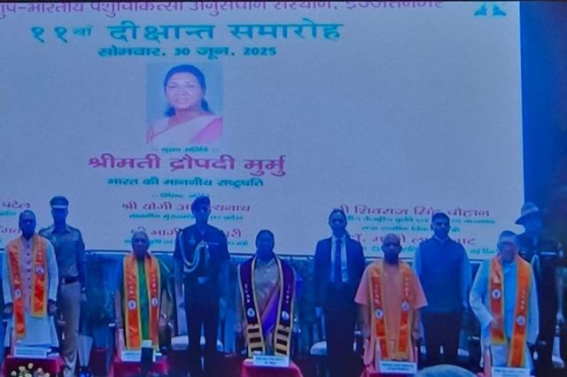 बरेली पहुंचीं राष्ट्रपति द्रौपदी मुर्मु, सीएम योगी और गवर्नर आनंदीबेन ने किया स्वागत