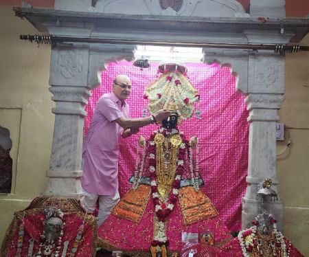 अलवर. उड़ीसा के जगन्नाथपुरी की तर्ज पर अलवर में निकलने वाली भगवान जगन्नाथ की रथयात्रा 4 जुलाई को निकलेगी। रथयात्रा महोत्सव का शुभारंभ सोमवार को पुराना कटला जगन्नाथ मंदिर में गणेश पूजन के साथ हुआ।