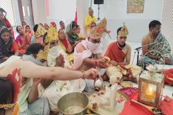 भगवान के प्रथम दिव्य रूप के दर्शन करने उमड़ी श्रद्धालुओं की भीड़ - image