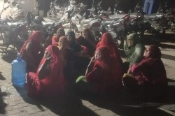 Jaipur: सांगानेर में बदमाशों ने घर में घुसकर महिला से की अश्लील हरकत, विरोध किया
तो घर में तोड़फोड़… हवाई फायर कर फैलाई दहशत - image