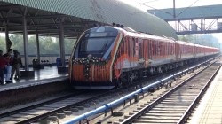 Train Ticket कराने से पहले चेक कर लें अपनी कैटेगरी, 100% तक मिल रही रेल किराए
में छूट - image