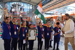 Indian Railways का इस राज्य के रेल यात्रियों को एक और बड़ा तोहफा, देश में कहीं
आने-जाने की टेंशन खत्म - image