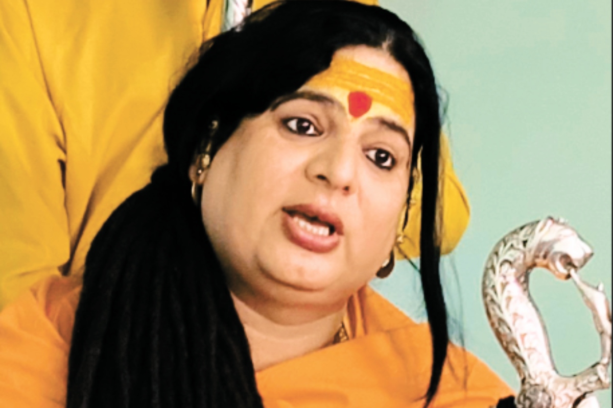 ‘नशा करने वालों को नशे के सौदागर मिल जाते हैं, फिर पुलिस को क्यों नहीं मिलते’,
झुंझुनूं में बोलीं ईश्वरी नंद गिरी