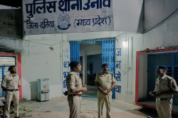 ‘300 दे तो मारो फट्टे’, नेताओं की सुनकर प्रताड़ित करती है पुलिस, आदिवासियों ने
एसपी से की शिकायत! - image