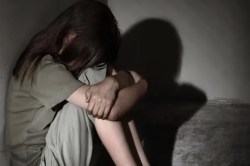 राजस्थान में 9वीं की छात्रा का रेप के बाद बनाया अश्लील वीडियो, आरोपी ने इतना
किया परेशान मासूम ने दे दी अपनी जान - image
