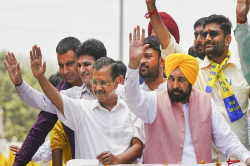 Gujarat byelection: केजरीवाल ने फिर कांग्रेस को बताया धोखेबाज पार्टी, कहा –
गुजरात में भाजपा की गोद में बैठी - image