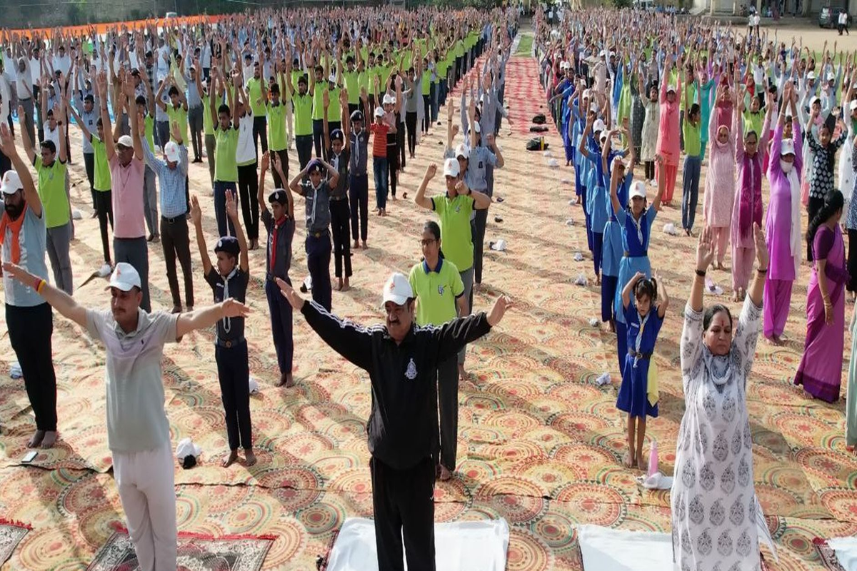 VIDEO: अन्तरराष्ट्रीय योग दिवस : योग की शक्ति से खैरथल भिवाड़ी बने आध्यात्मिक
ऊर्जा का महासागर: देखें वीडियो ….