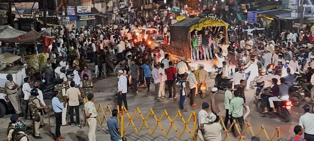 रात करीब 11 बजे उसे सुपुर्दे खाक किया गया।