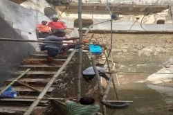 दलदल व पानी को देख मजदूरों ने छोडा काम, तब इंजीनियर ने संभाला मोर्चा, देखे
वीडियो - image