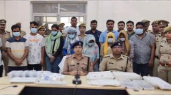 लखनऊ में फर्जी कॉल सेंटर का भंडाफोड़: नामी कंपनियों में नौकरी का झांसा देकर
बेरोजगार युवाओं से करते थे ठगी, नौ आरोपी गिरफ्तार - image