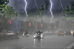 Rain Alert: एमपी में बारिश का ‘स्ट्रॉन्ग सिस्टम’ एक्टिव, इन जिलों में तेज
आंधी-बारिश की चेतावनी - image