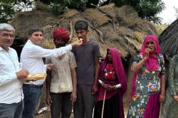 NEET Success Story: राजस्थान के श्रवण कुमार ने झोपड़ी में देखा सपना, पिता ने
शादियों में बर्तन धोकर बेटे को बना दिया डॉक्टर - image
