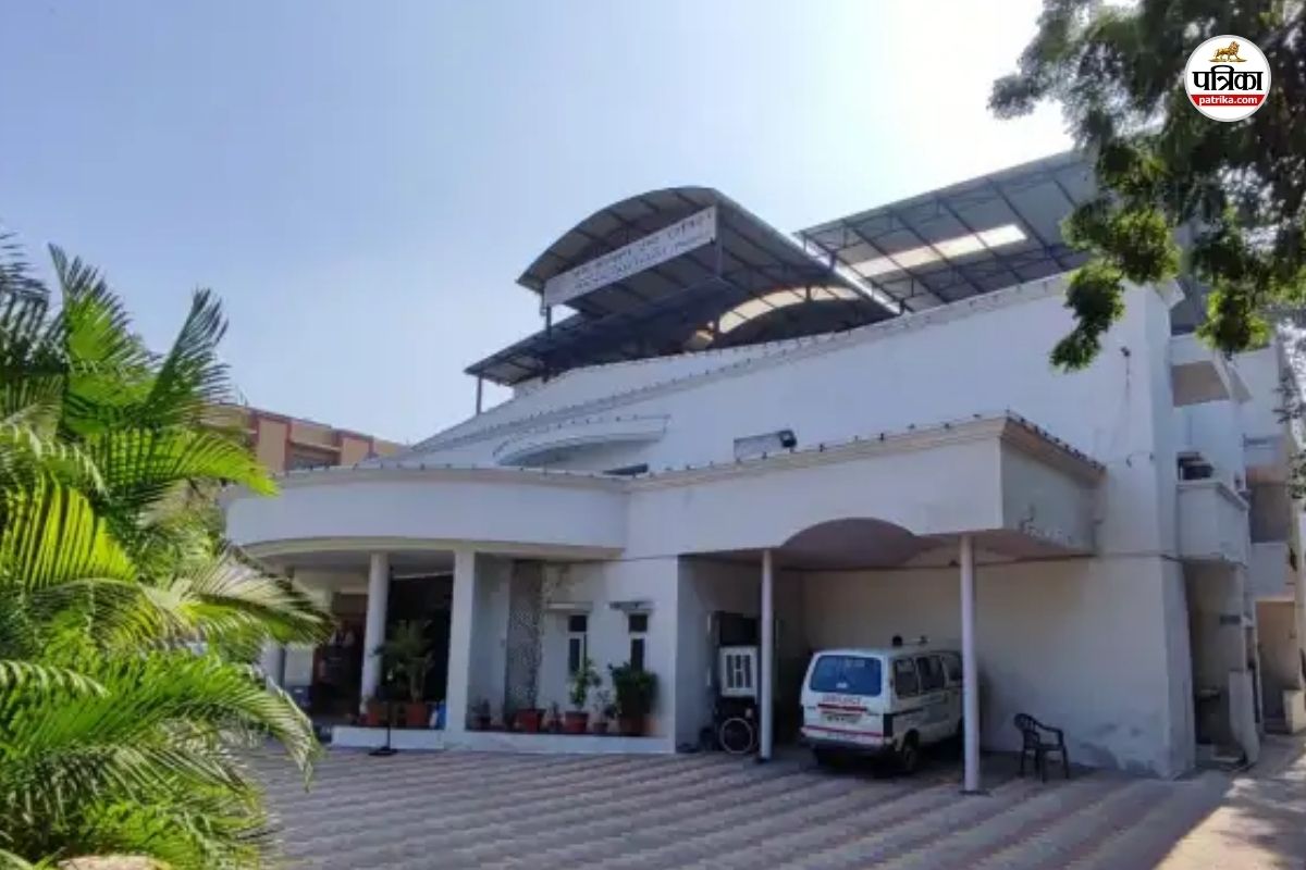 नोएडा वृद्धाश्रम केस में नया मोड़, ट्रस्टी ने आरोपों से किया इनकार, बताया बदनाम
करने की साजिश