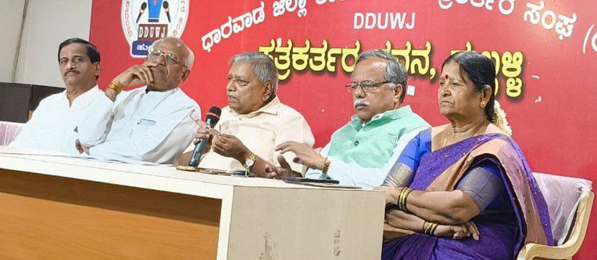 वरिष्ठ नागरिक प्रकोष्ठ अब तक नहीं खुले, जिला कलक्टर कार्यालयों के बाहर प्रदर्शन
की चेतावनी