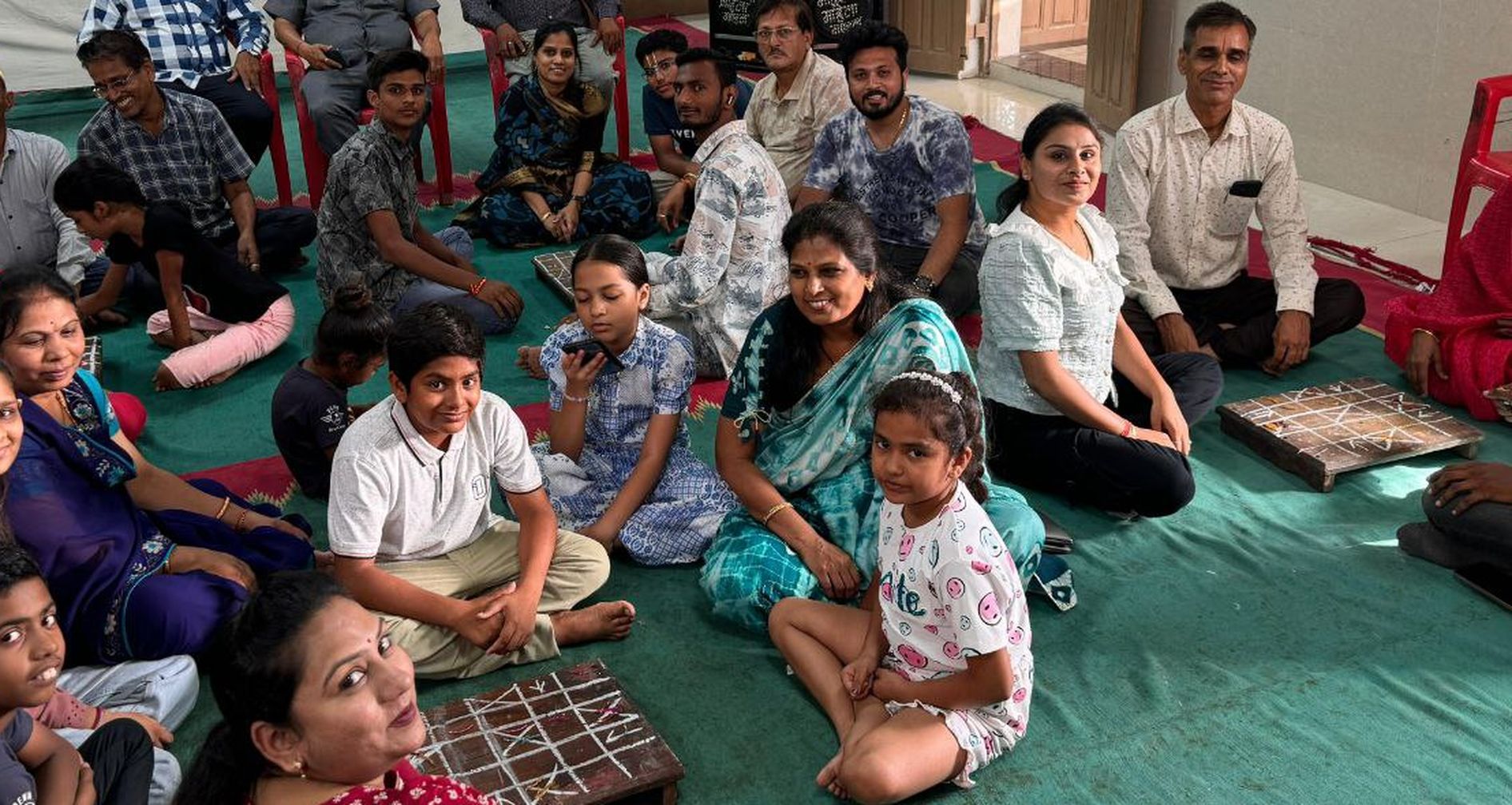 महेश नवमी… बच्चों ने मोबाइल छोड़ खेला सार, सत्ती सेंटर, नींबू चम्मस रेस,
सितोलिया