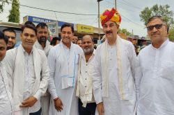 हल्दीना में स्वीकृत सैनिक स्कूल को शुरू करवाने के लिए पूर्व केंद्रीय मंत्री से
मिले - image