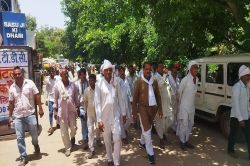 सिलीसेढ़ में बोरिंग के खिलाफ संघर्ष जारी, 12वें दिन भी धरना, शीतला माता मंदिर
में किया सद्बुद्धि यज्ञ - image