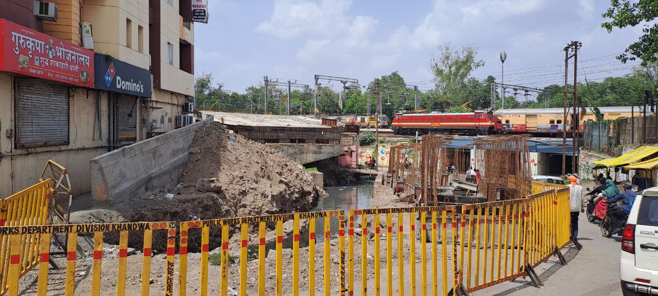 तीन पुलिया ओवर ब्रिज… तीसरी बार सेंट्रल रेलवे बोर्ड पहुंची रेलवे स्पॉन की
ड्राइंग डिजायन