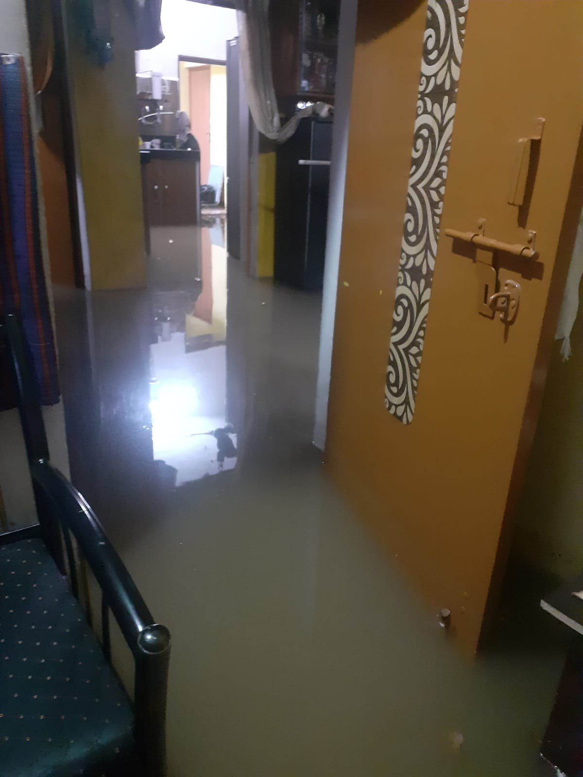 दो घंटे की बारिश से शहर तरबतर, इधर-रहवासियों के घरों में घुसा पानी, बने तलैया