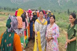 VIDEO: जब कलेक्टर आर्तिका शुक्ला का महिलाओं ने किया नाच-गाकर स्वागत, देखें ये
वीडियो   - image