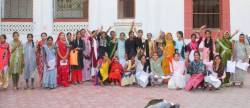 संघर्षों के बीच हौसले बुलंद: ओपन स्कूल से 10वीं की परीक्षा देने पहुंची युवतियां - image