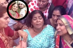 Indore Missing Couple: राजा की मां का रो-रोकर बुरा हाल, घर के बाहर टंगे CBI जांच
की मांग के पोस्टर - image