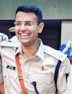 बालाघाट पुलिस अधीक्षक होंगे आदित्य मिश्राए नगेंद्र सिंह का 292 दिन में
स्थानांतरण - image