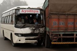 Janrath Bus Accident : गोरखपुर से लखनऊ आ रही जनरथ बस ट्रक में घुसी, 24 घायल, 9
की हालत गंभीर - image