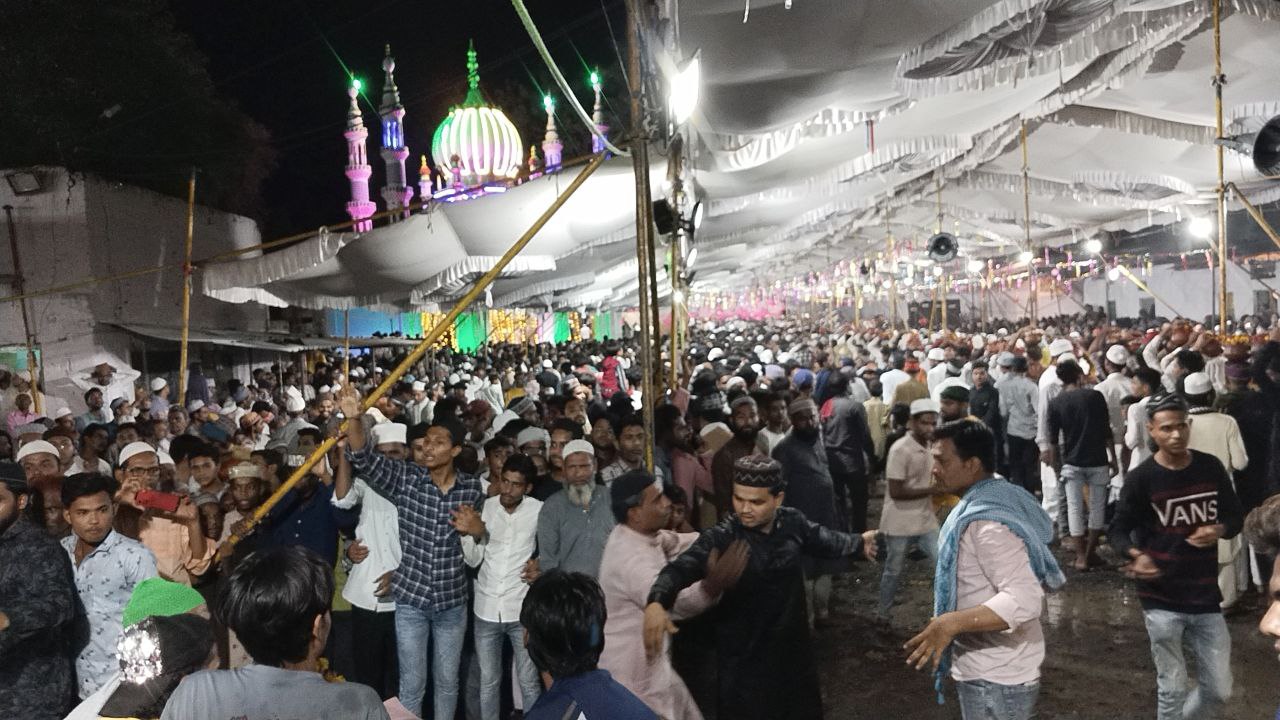 उर्स में गुजरात,राजस्थान,दिल्ली से आए जायरीन,घाघर शरीफ का हुआ आयोजन