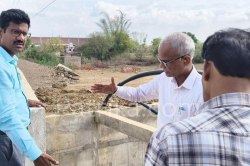 वायरल 90 डिग्री ब्रिज के बाद इंजीनियरिंग की नई कलाकारी, कलेक्टर के लगाई लताड़ - image