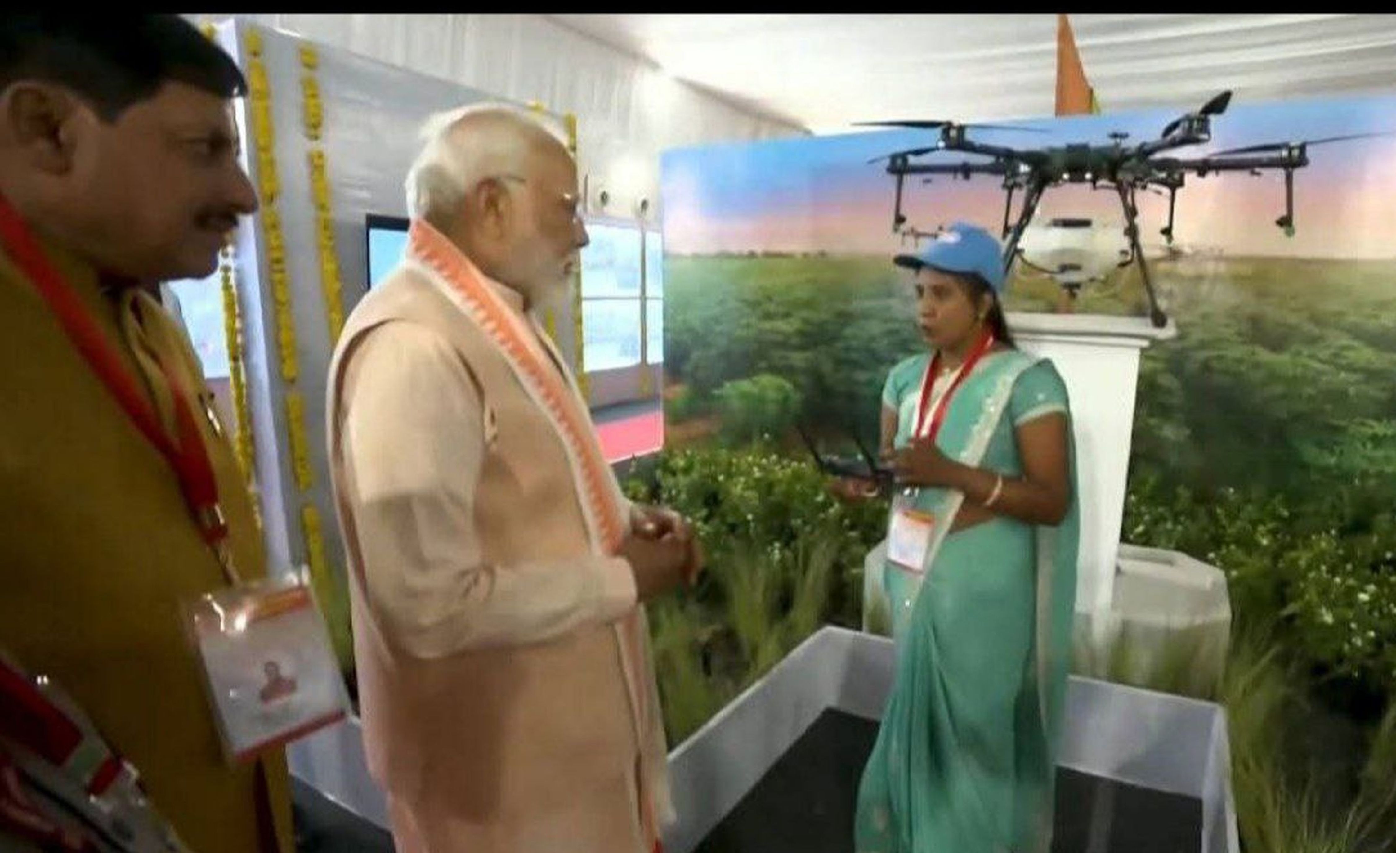 पीएम मोदी ने नमो ड्रोन दीदी से किया संवाद, कविता बोलीं… प्राउड फील हो रहा