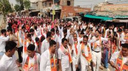 भगवान महेश के जयकारों से गूंजी परमाणु नगरी,  ऊंटों व घोड़ों के साथ निकाली
शोभायात्रा - image