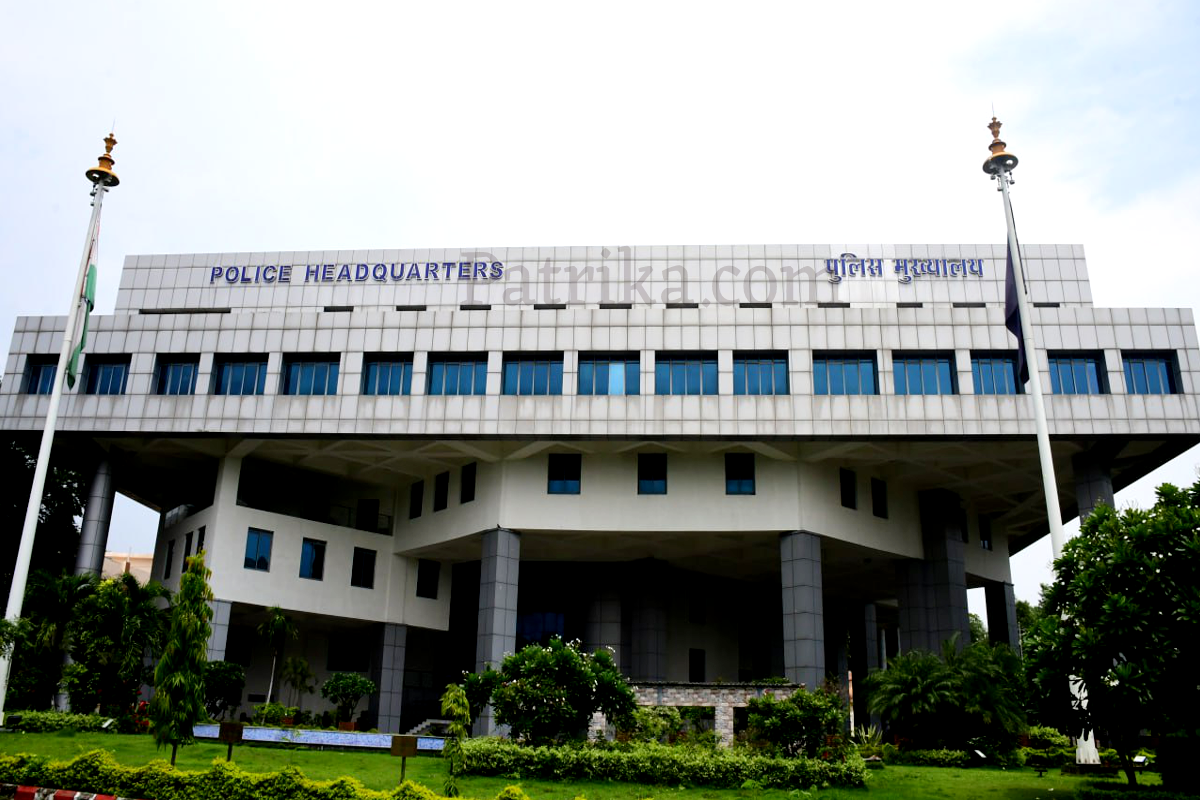 देर रात पुलिस विभाग में थोकबंद तबादले, 699 पुलिसकर्मी किए इधर से उधर, देखें
लिस्ट