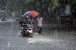 weather update… अहमदाबाद में 12 घंटे की बारिश से बाढ़ जैसे हालात, हिमाचल में 5
जगह फटे बादल - image