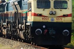 ट्रेन ट्रैक पर लेटा दिखा युवक, लोको पायलट ने रुणिचा एक्सप्रेस के अचानक लगाए
इमरजेंसी ब्रेक… - image