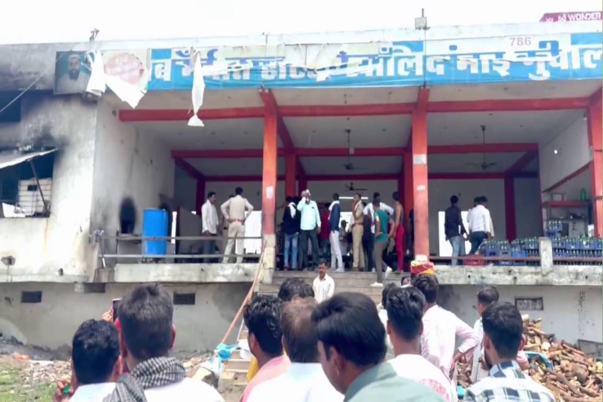 हाईवे पर ढ़ाबे में गौ-मांस बेचने का आरोप, जमकर हंगामा..