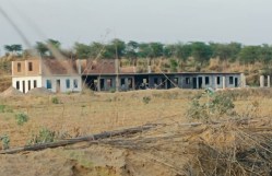 रामगढ़ बांध में पानी आवक की मुख्य बाण गंगा नदी का ही गला घोंटा, चेक डेम व एनीकट
बनाकर रोका पानी - image