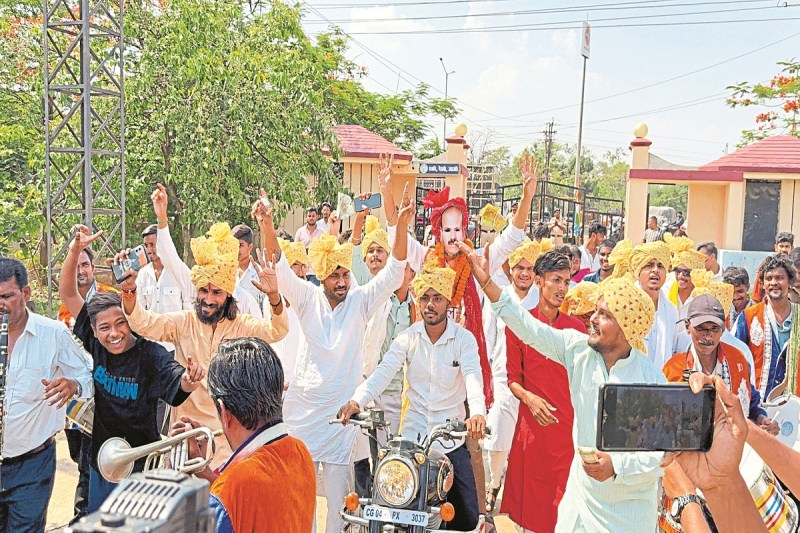 NSUI ने बैंड बाजे के साथ किया प्रदर्शन (Photo source- Patrika)