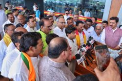 ‘संविधान को सिर्फ हाथ में लेकर घूमने से कुछ नहीं होता उसे…’ जमकर बरसे सिंधिया - image