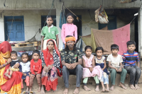 Kalsingh with the help of his wife Alka conducted 11 safe normal deliveries at home without doctor in Shankargarh of Dewas