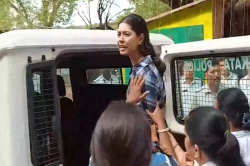जिसकी शिकायत पर गिरफ्तार हुई इंफ्लुएंसर शर्मिष्ठा, अब उसी के खिलाफ कोलकाता पुलिस
ने दर्ज़ किया केस, जानें पूरा मामला - image