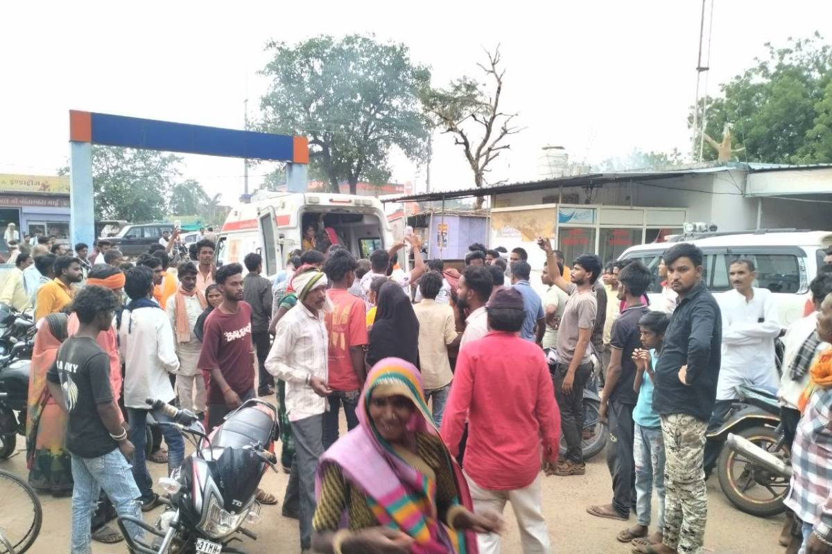 भागवत कथा के पंडाल पर गिरी बिजली, मची चीख पुकार
