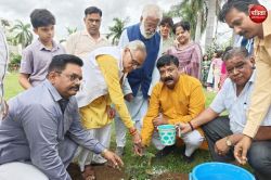 प्रधानमंत्री मोदी के ‘मन की बात’ का आयोजन, डॉ. श्यामा प्रसाद मुखर्जी को
श्रद्धांजलि, पर्यावरण संरक्षण हेतु पौधा रोपण - image