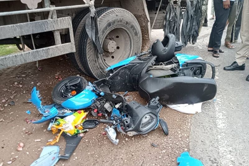 sikar scooty accident