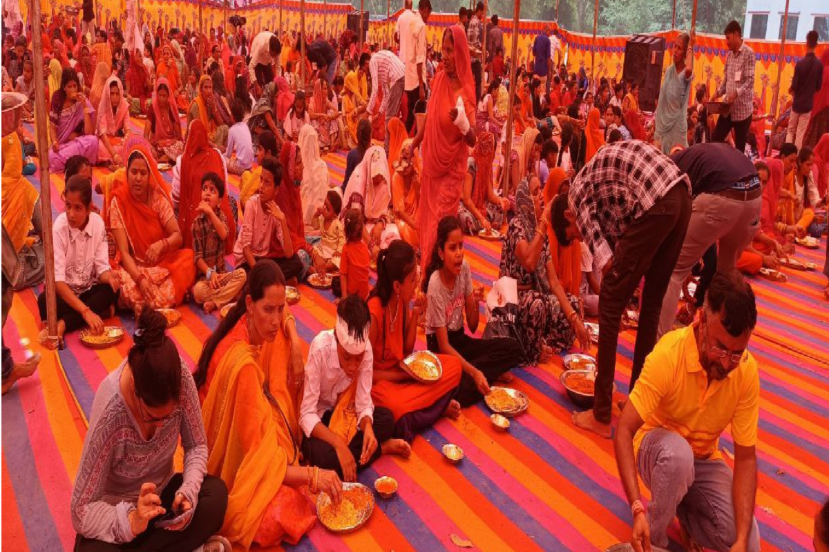 राजस्थान के ऐतिहासिक मेले में उमड़ा आस्था का सैलाब, दो बीघा में बनाई रसोई,
लॉरियों से पांडाल तक पहुंचाई प्रसादी