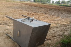 Bharatpur: भरतपुर में खाटू श्याम मंदिर को चोरों ने बनाया निशाना, गर्भगृह का ताला
तोड़ा, उठा ले गए दान पेटी - image