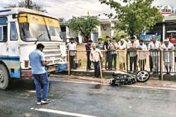 Rajasthan Accident: रोडवेज बस की टक्कर से पति की मौत, पत्नी व भाई घायल;
रिश्तेदार के घर बैठक में जा रहे थे - image