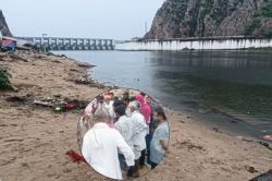 Bisalpur Dam: दोस्तों के साथ जयपुर से पिकनिक मनाने आए 2 युवक बीसलपुर बांध में
डूबे, एक की हुई मौत - image